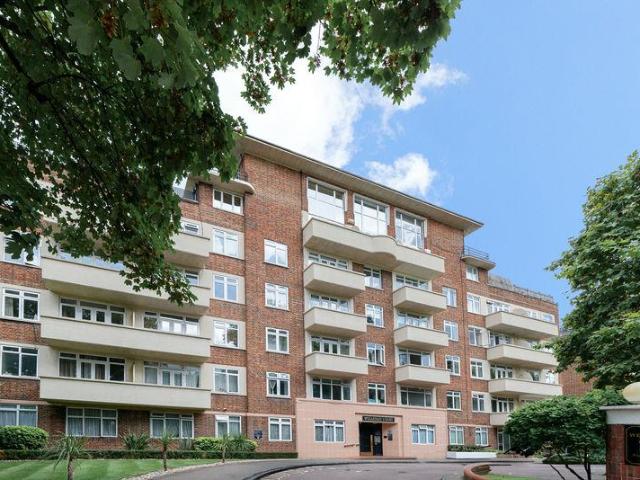 Flat for sale in St. John's Wood, Greater London