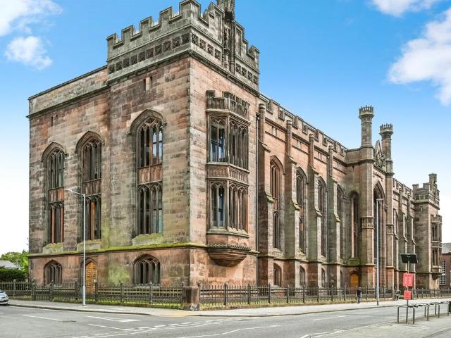 Flat for sale in Islington, Calderstones