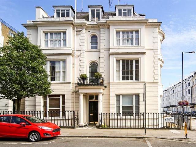 Flat for sale in Paddington, Greater London