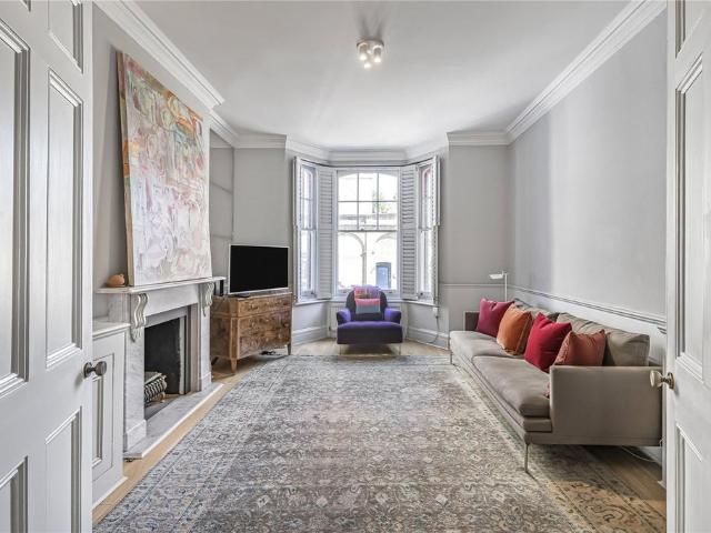 Flat for sale in Brompton, Greater London