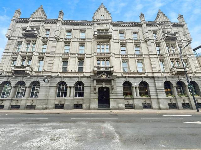 Flat for sale in West Yorkshire