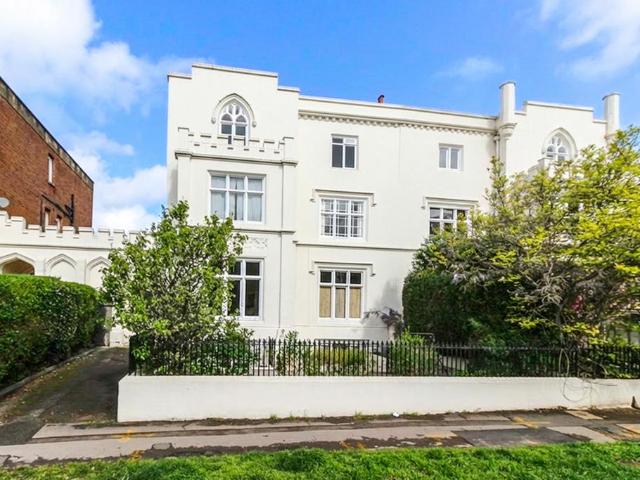 Flat for sale in Milverton, Green Close