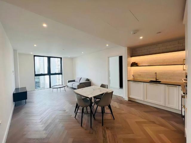 Flat for sale in St. George in the East, Wapping