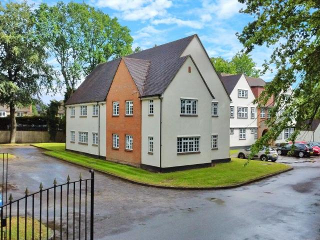 Flat for sale in Old Dean, Heol-las