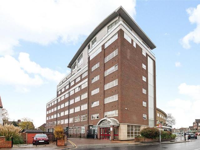 Flat for sale in Elmers End, Greater London