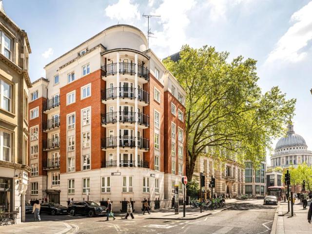 Flat for sale in West Smithfield, Lyons