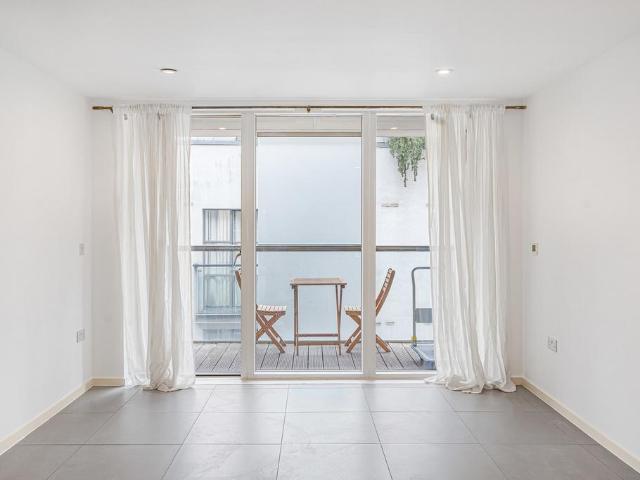 Flat for sale in Finsbury, Greater London