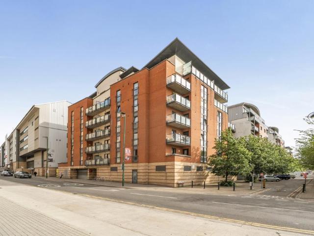 Flat for sale in London Borough of Waltham Forest, Greater London
