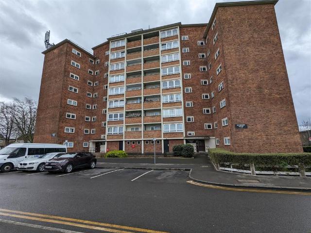 Flat for sale in Barking, Thames View