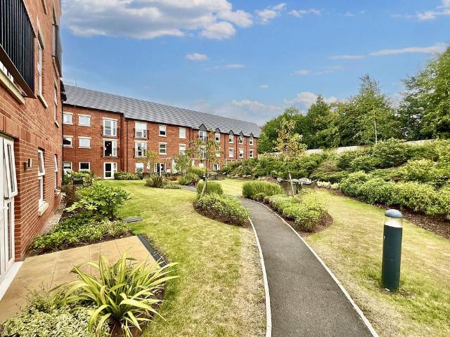 Flat for sale in Market Drayton, Shropshire