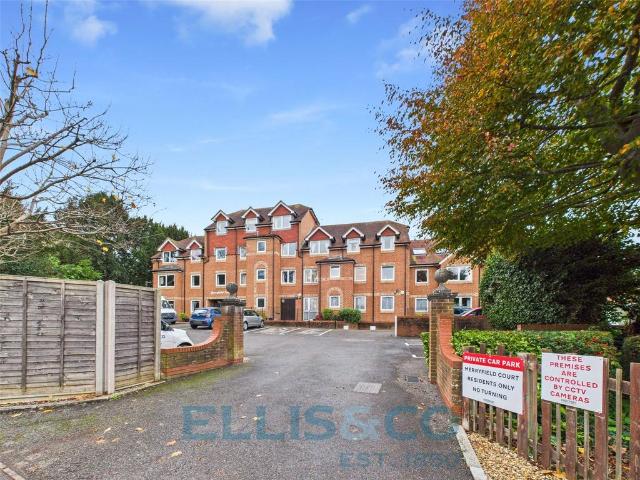 Flat for sale in Brook Street, Bourne Vale