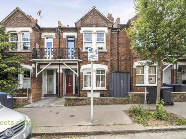 Flat for sale in London Borough of Croydon, South Norwood
