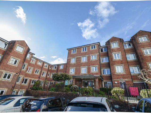 Flat for sale in Nangreaves, Wales
