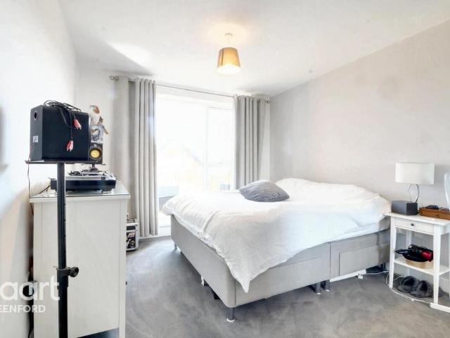 Flat for sale in London Borough of Ealing, Cat Hill
