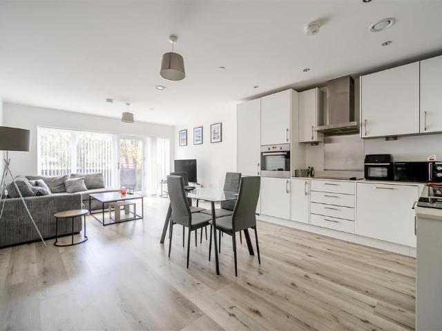 Flat for sale in Allington, Midway