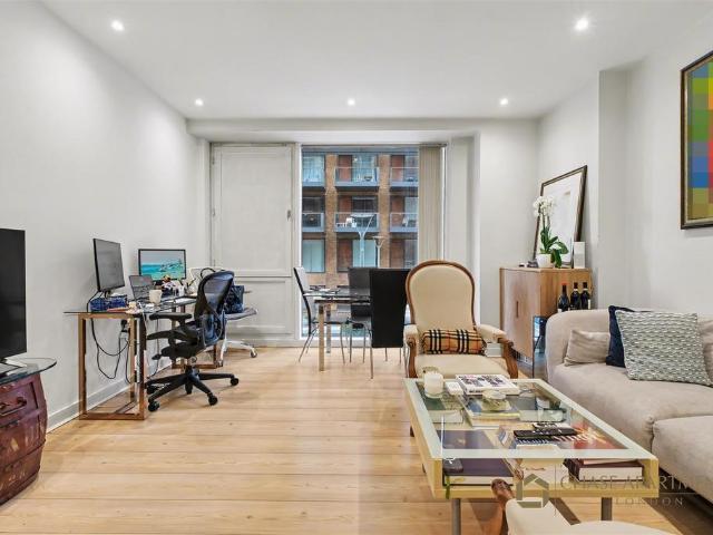 Flat for sale in Pimlico, Greater London