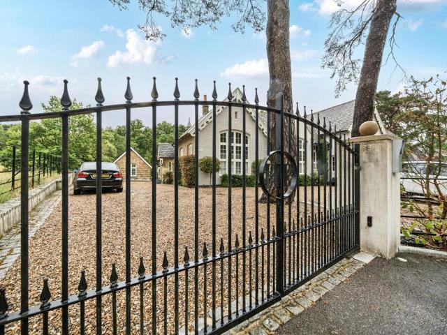 Flat for sale in Keston Mark, Greater London