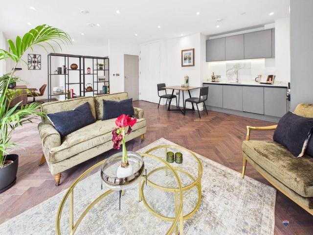 Flat for sale in Aldgate, Lyons