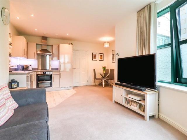 Flat for sale in Fleet, Hart