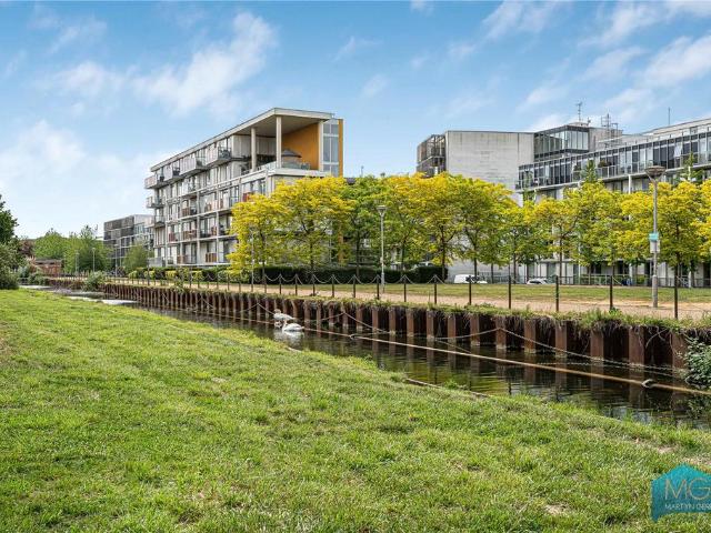 Flat for sale in Hornsey, Greater London