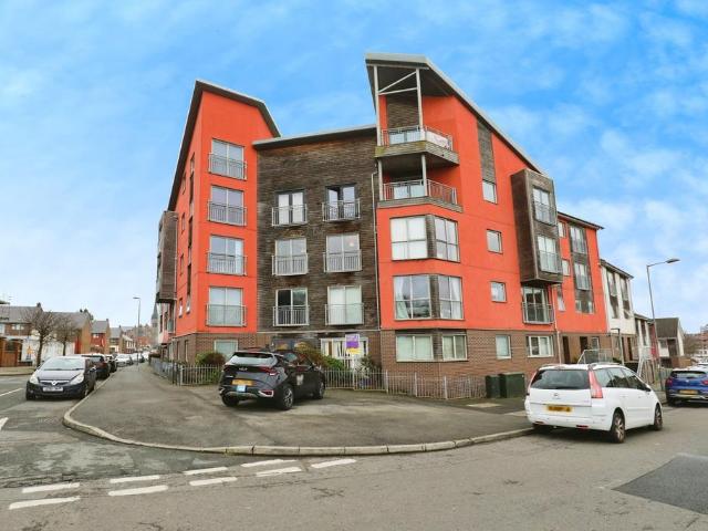 Flat for sale in Calderstones