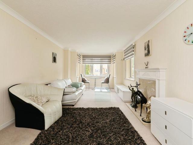 Flat for sale in Woodford Green, Greater London