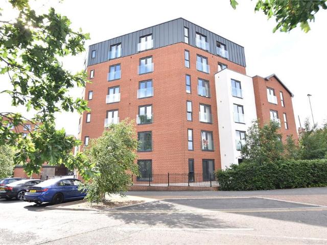 Flat for sale in West Yorkshire