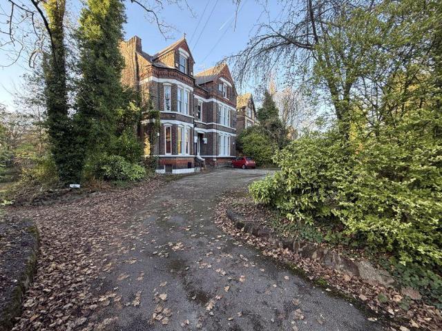 Flat for sale in Calderstones