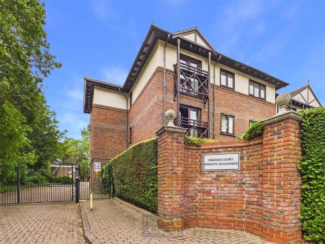 Flat for sale in Pilgrims' Hatch, Navestock Side