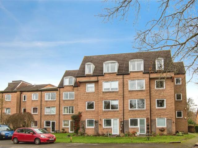 Flat for sale in Horsell, Woking