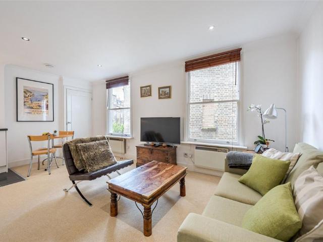 Flat for sale in Pimlico, Greater London