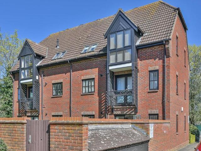 Flat for sale in Navestock Side, Essex