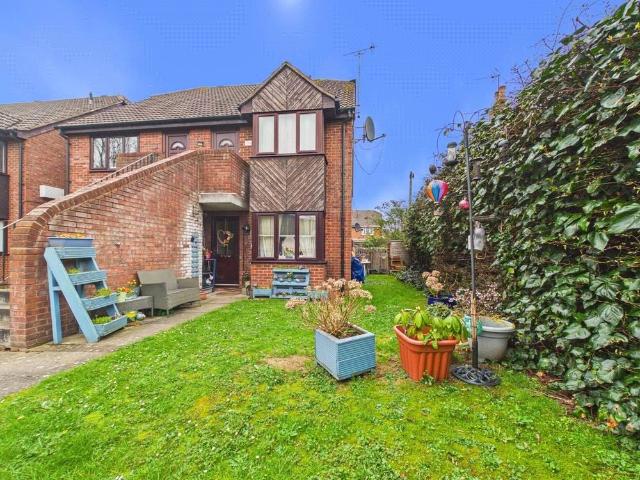 Flat for sale in Linden, Gloucester