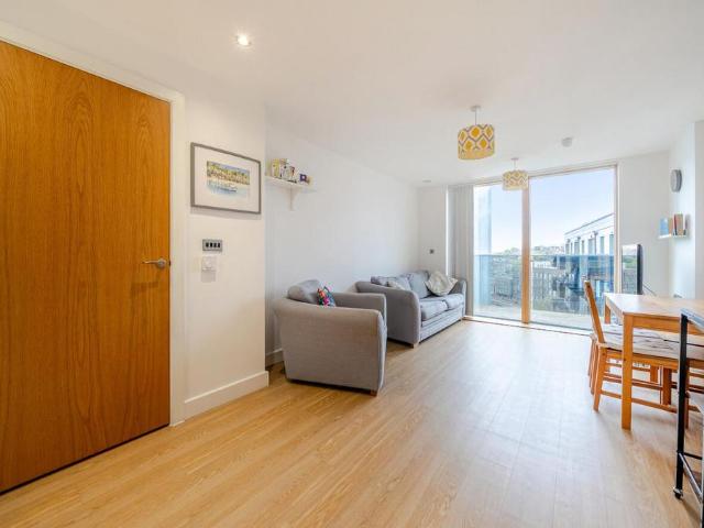 Flat for sale in London Borough of Lewisham, Deptford