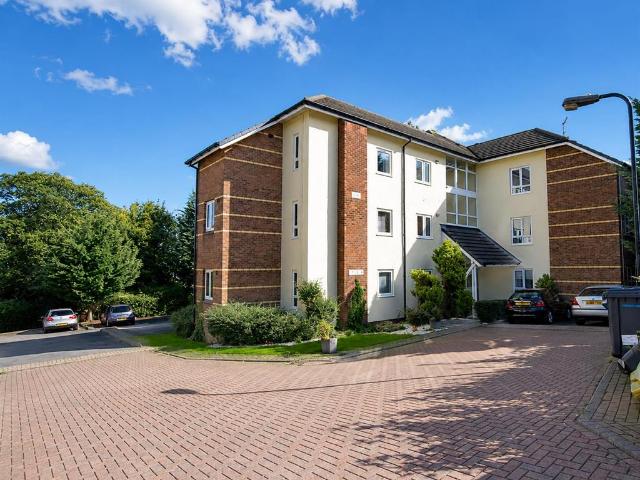 Flat for sale in Eccleshill, West Yorkshire