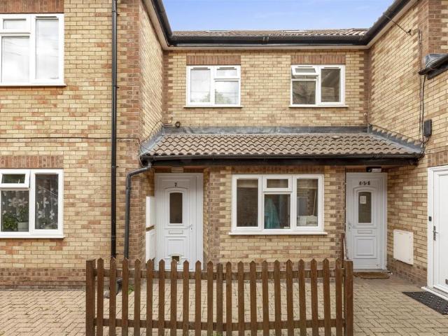 Flat for sale in Castlefield, Cressex