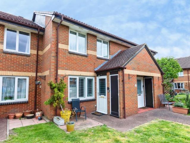 Flat for sale in London Borough of Bromley, Greater London