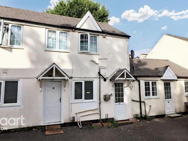 Flat for sale in Spring Park, Luton