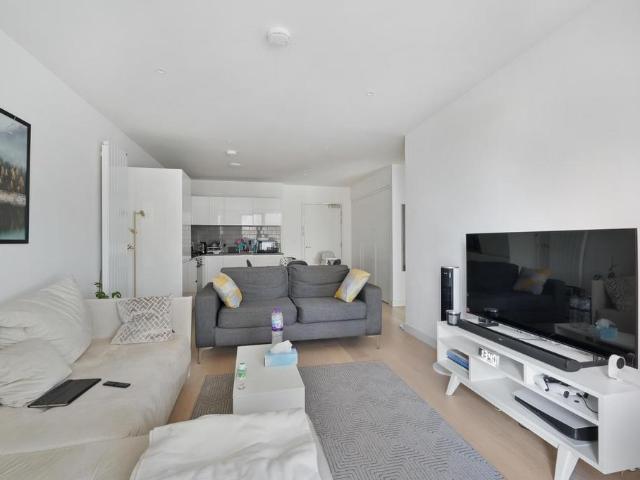 Flat for sale in Silvertown, Greater London