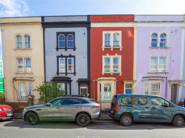 Flat for sale in Stokes Croft, Feckenham