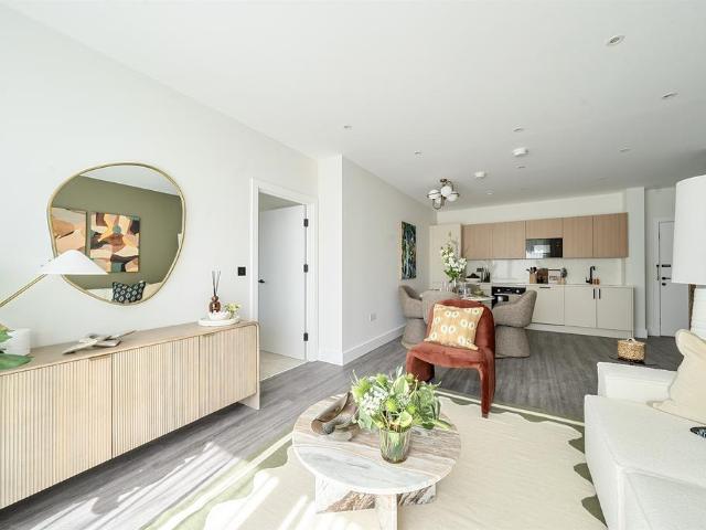 Flat for sale in Furze Platt, Maidenhead