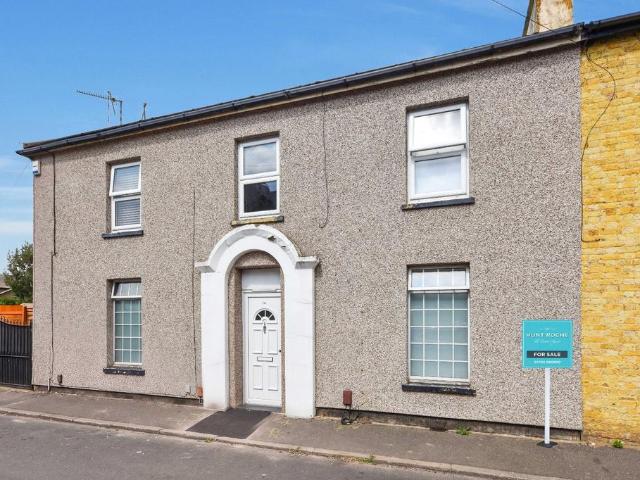 Flat for sale in North Shoebury, Alton Barnes
