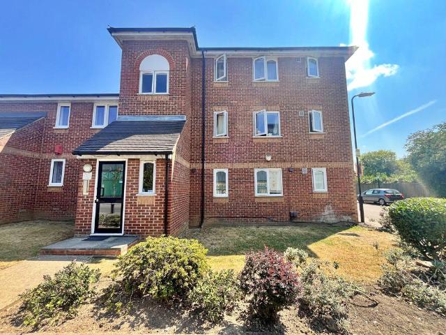 Flat for sale in London Borough of Ealing, Greater London