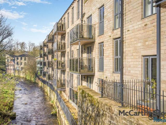 Flat for sale in Whitfield, Charlesworth