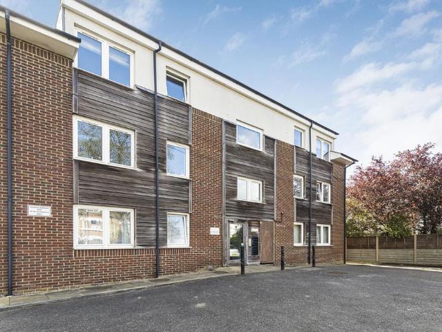 Flat for sale in Greater London