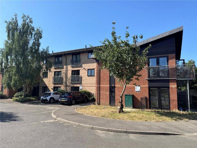 Flat for sale in London Borough of Richmond upon Thames, Greater London