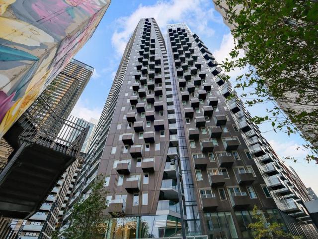 Flat for sale in London Borough of Hackney, Greater London