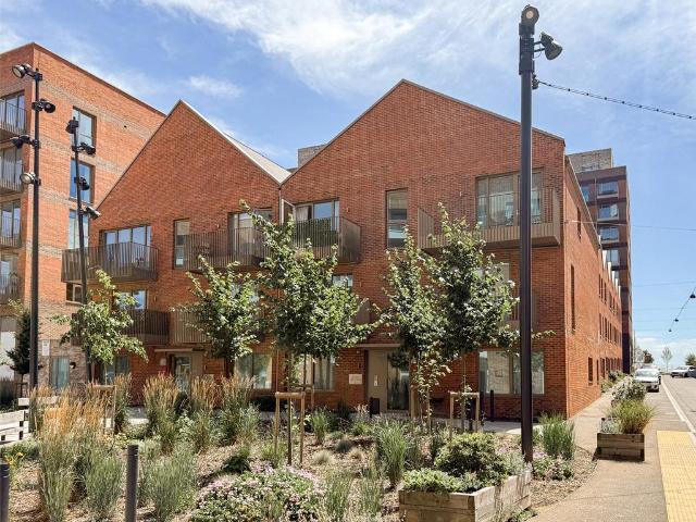 Flat for sale in Scrattons Farm, Greater London