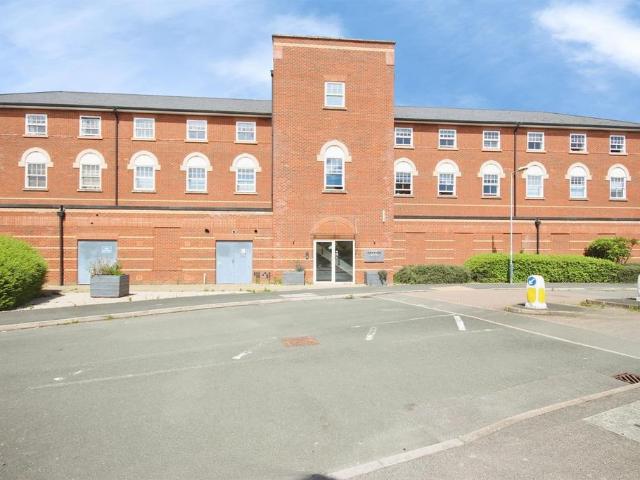 Flat for sale in Green Close, Warwickshire