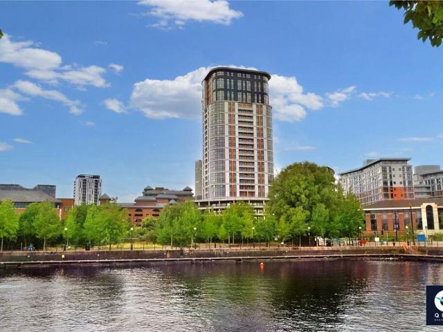 Flat for sale in Salford Quays, Salford